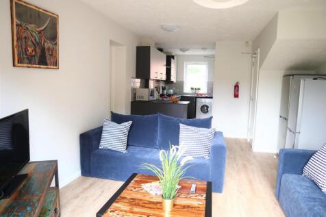 5-bed house on Pleasant Close, Loughborough, £2,492/mo