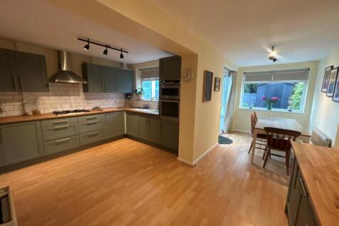 Kitchen 1.jpg