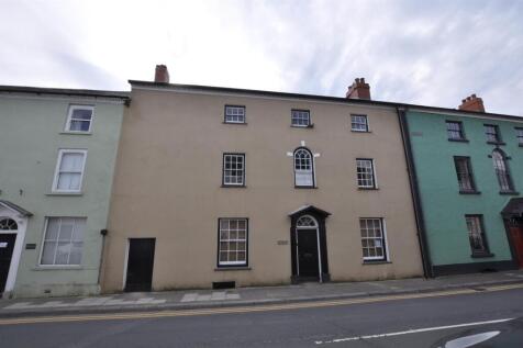 A Distinguished Period Residence of Exceptional Ch