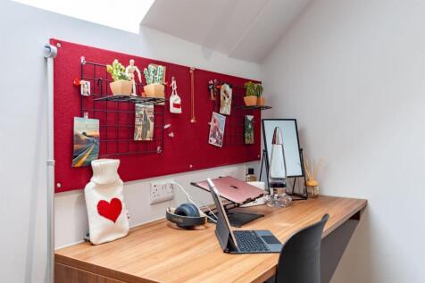 STUDENT ONLY | 51/41 WEEKS | EGHAM | TW20 photo 4