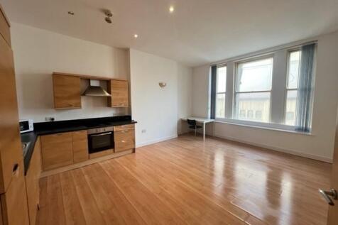 OPEN PLAN LOUNGE/KITCHEN