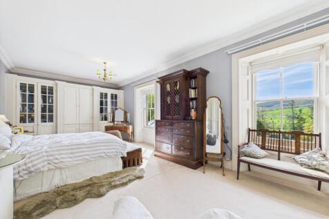 CAM04201G0-PR0078-STILL015