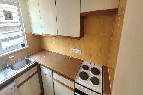 2 bedroom Semi Detached Flat in Redland photo 3
