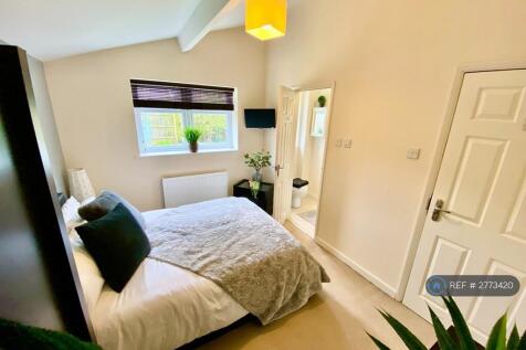 Good Sized Double Bedroom With En-Suite