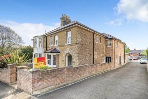 High Wycombe, HP13 - property photo