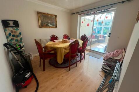Barkston Drive, Peterborough photo 5