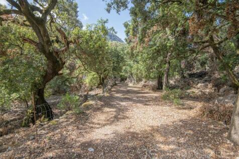 LARGE POSSESSION WITH RESTAURANT FOR SALE