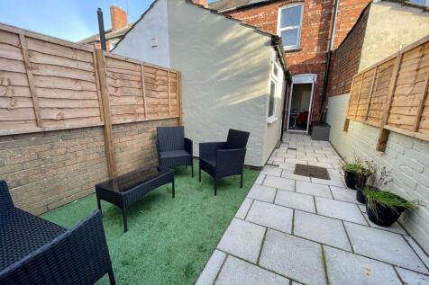 Modern 2 Bed Terraced House // Jun 2027 photo 4