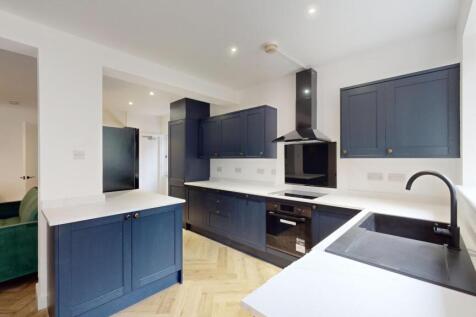 6-bed house on Harrington Drive, Nottingham, £3,961/mo