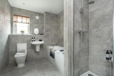 A bath &amp; separate shower offer convenience