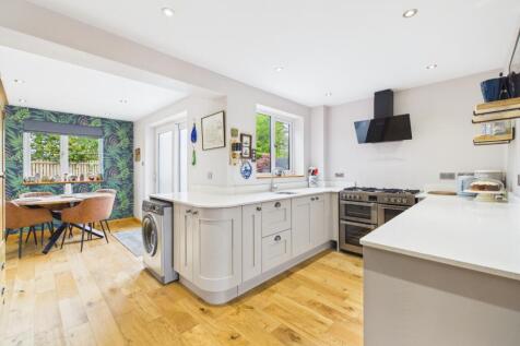 14 Pinewood Road - Kitchen