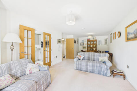 CAM02909G0-PR0473-STILL005