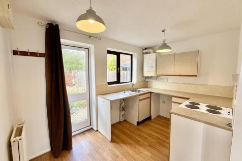 HERON WAY, BALDERTON photo 3