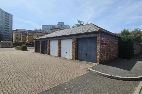 9 - Four Garages in Redcliffe.jpg