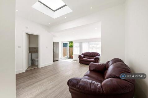 Melbourne Avenue, London, N13 photo 5