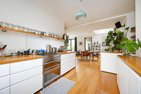Kitchen / Dining