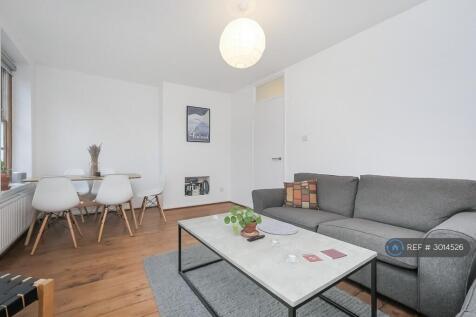 Spacious Unfurnished Living Room