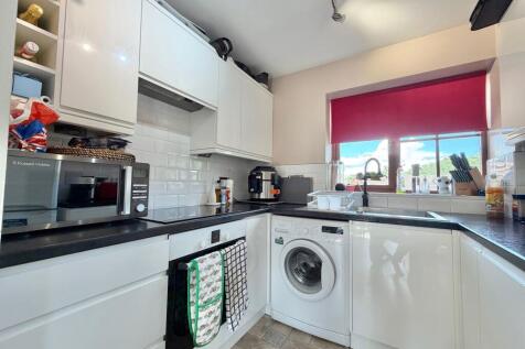 Babylon Grove, Westcroft, MK4 photo 4