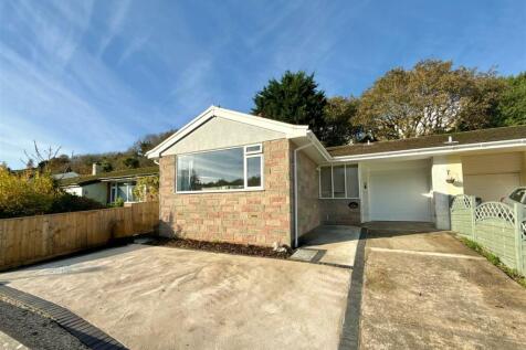 Drive Towards Garage.JPG