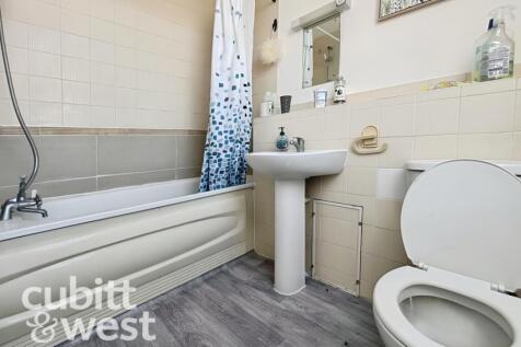 DEPOSIT ALTERNATIVE AVAILABLE Greetham Street Southsea PO5 photo 3