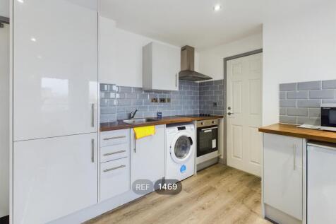 Kitchen &amp; Living area