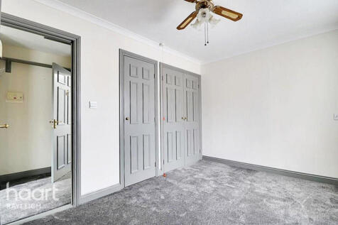 Oakwood Grove, Wickford Avenue, Basildon photo 5