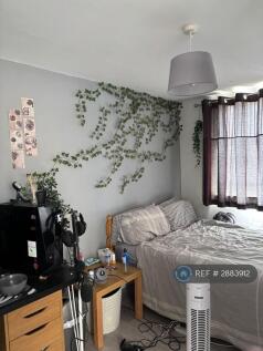 Nobles Way, Egham, TW20 photo 5
