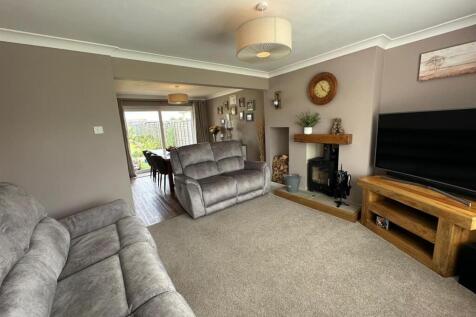 Sitting Room/Dining Room