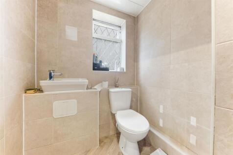 Bathroom 2 .jpg