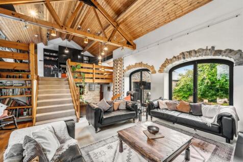 Formal Lounge