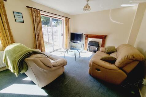 9 Conifer Grove, Leamington Spa photo 2