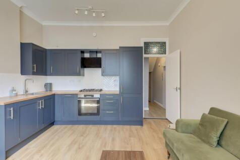 Open Plan Lounge &amp; Kitchen
