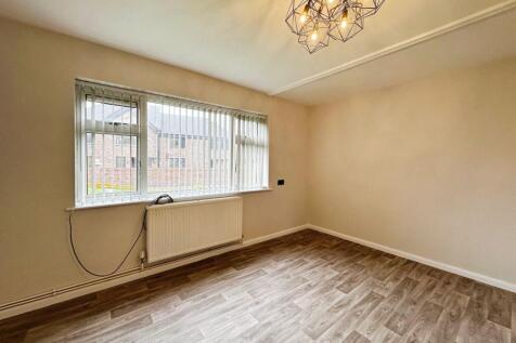 Manor Close, Lymm, WA13 photo 4