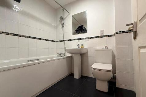 Bathroom 2.jpg