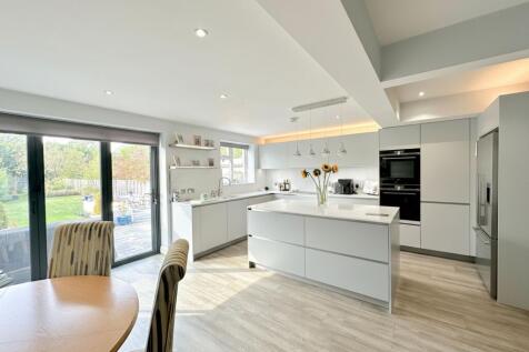 Open-plan Kitchen/Diner/Living Room