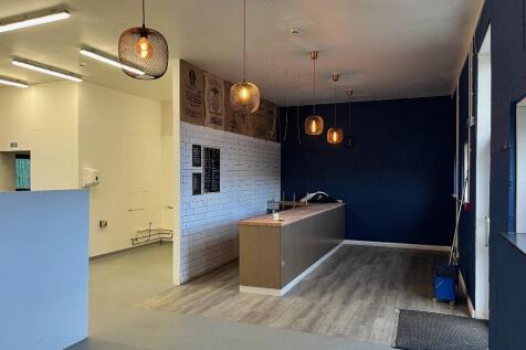 Commercial Property to rent Image 3