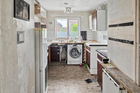 5 Wheelwrights Place, High Street, Colnbrook SL3 0JX