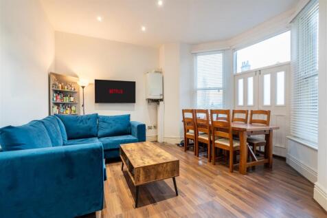 3-bed flat on Lawson Road, Sheffield, £542/mo