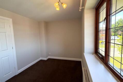 Curlew Close, Uttoxeter photo 5