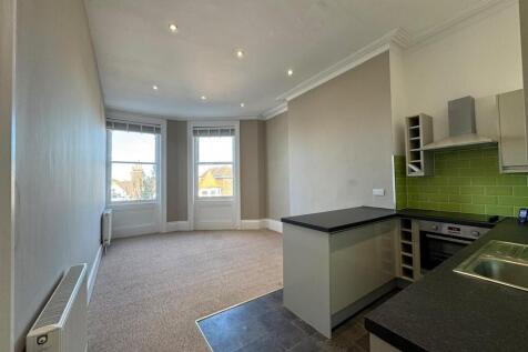 Open plan kitchen/living