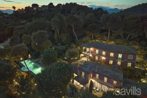Villa with prime location 