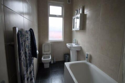 A bright, modern bathroom suite featuring a ful...