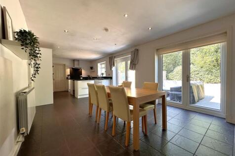 Superb OPEN-PLAN Dining Kitchen 092