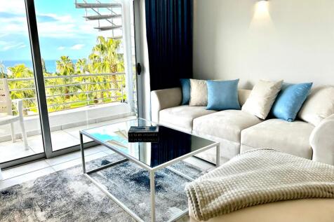 Luxurious 2 Bed Penthouse with Private Terrace and Stunning Views Image 9999 19