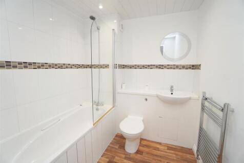 main bathroom.jpg
