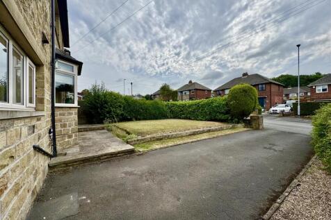 EXTERNAL FRONT AND DRIVEWAY