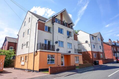 3-bed flat on Headingley Ave, Leeds, £1,083/mo