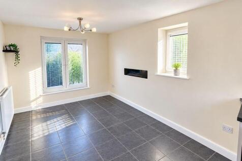 Beaton Crescent, Huntingdon photo 4