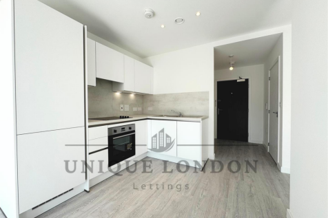 Hayes Village, 48 Cranton Avenue photo 4