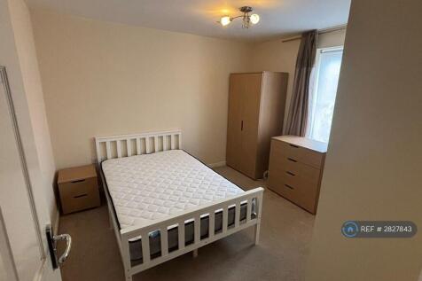 Double Bedroom With Ensuite Bathroom